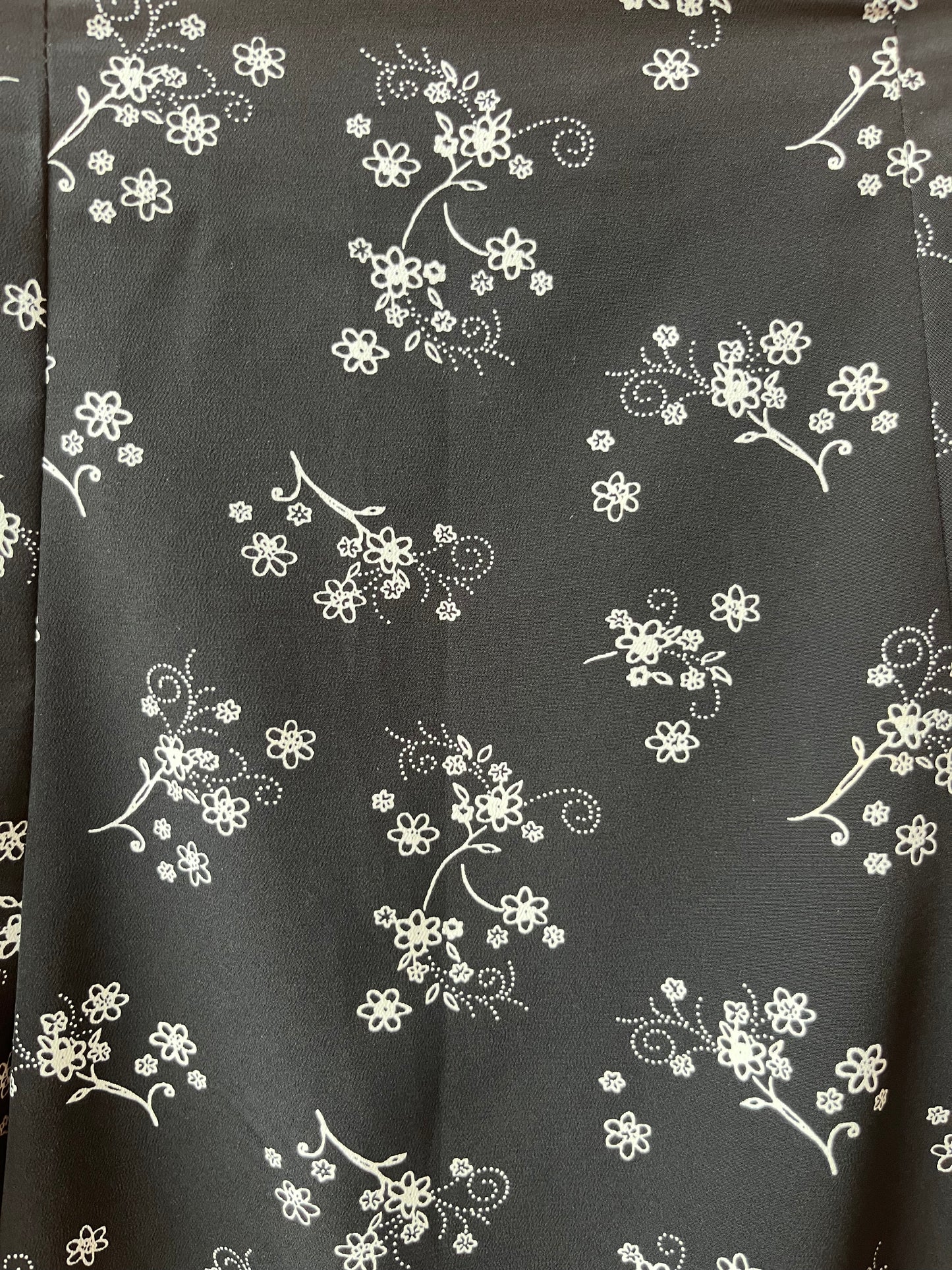 90’s Vintage Black & White Floral Pleated Mini Skirt / 28 Waist