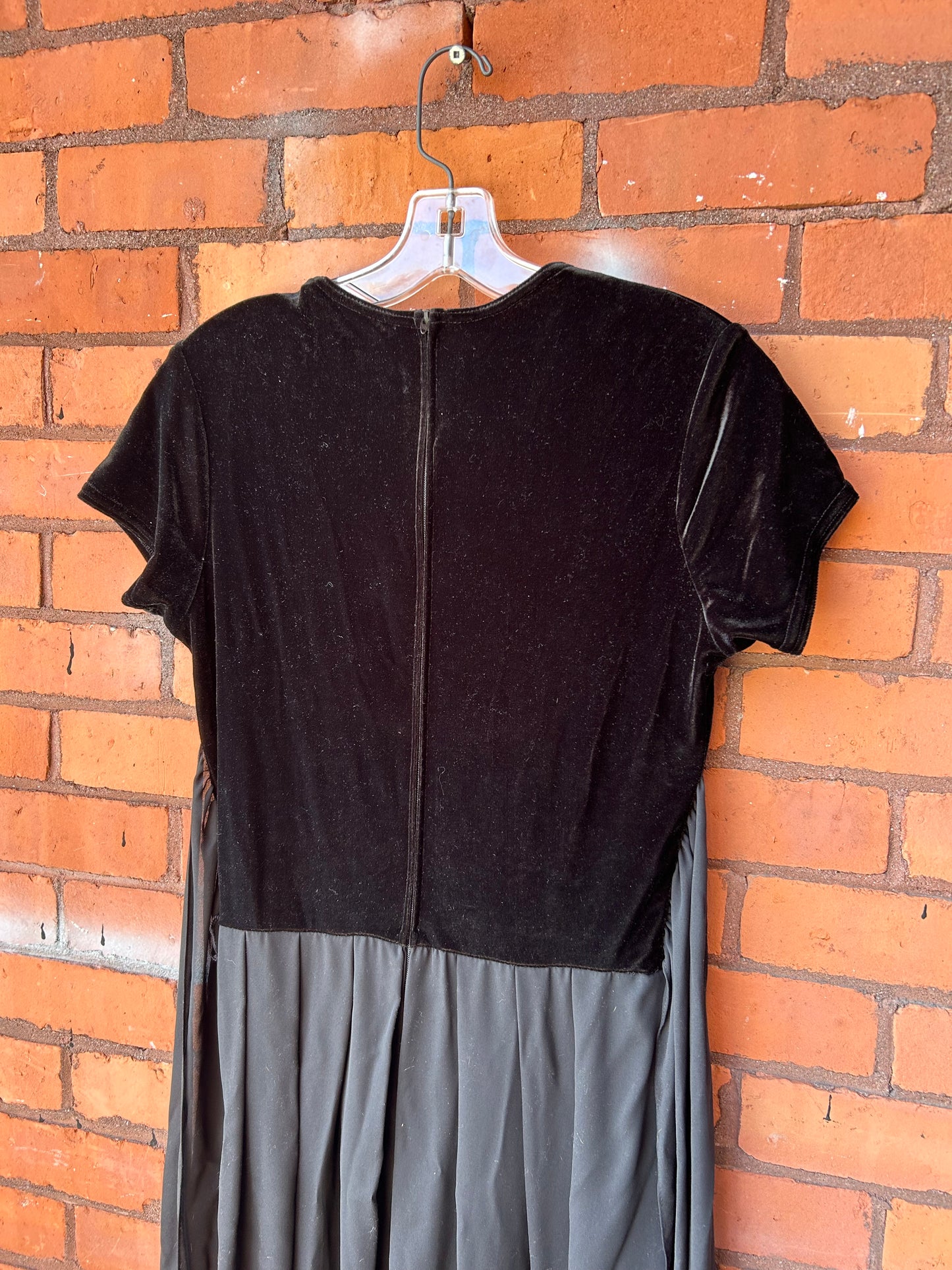 90’s Vintage Black Velvet Pleated Jumpsuit / Size 8-10