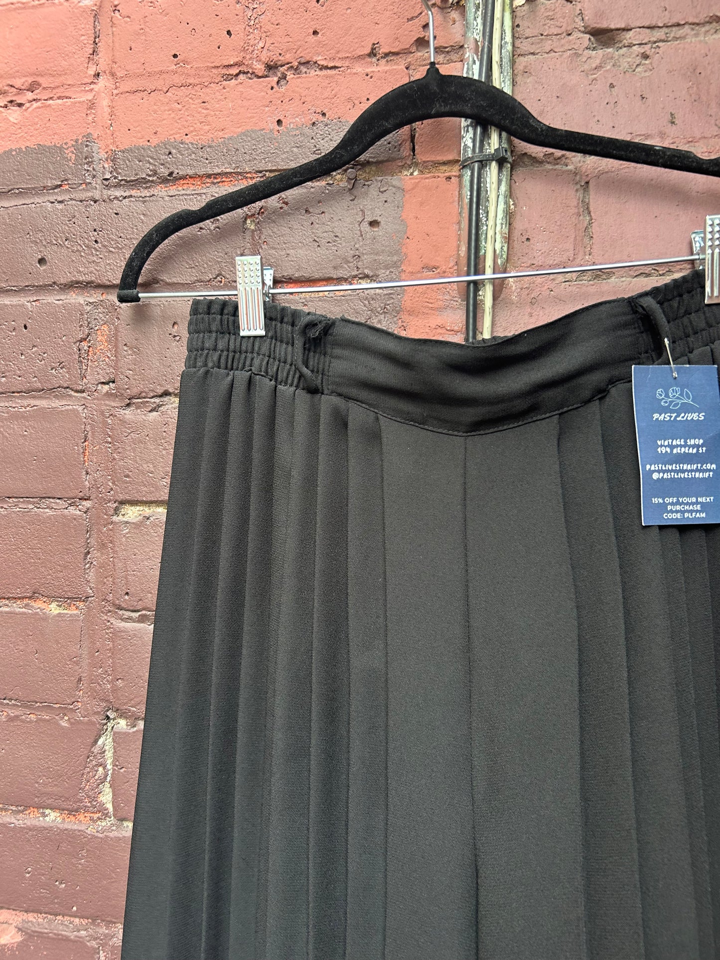 90's Vintage Black Pleated Palazzo Pants / 30-34 Waist
