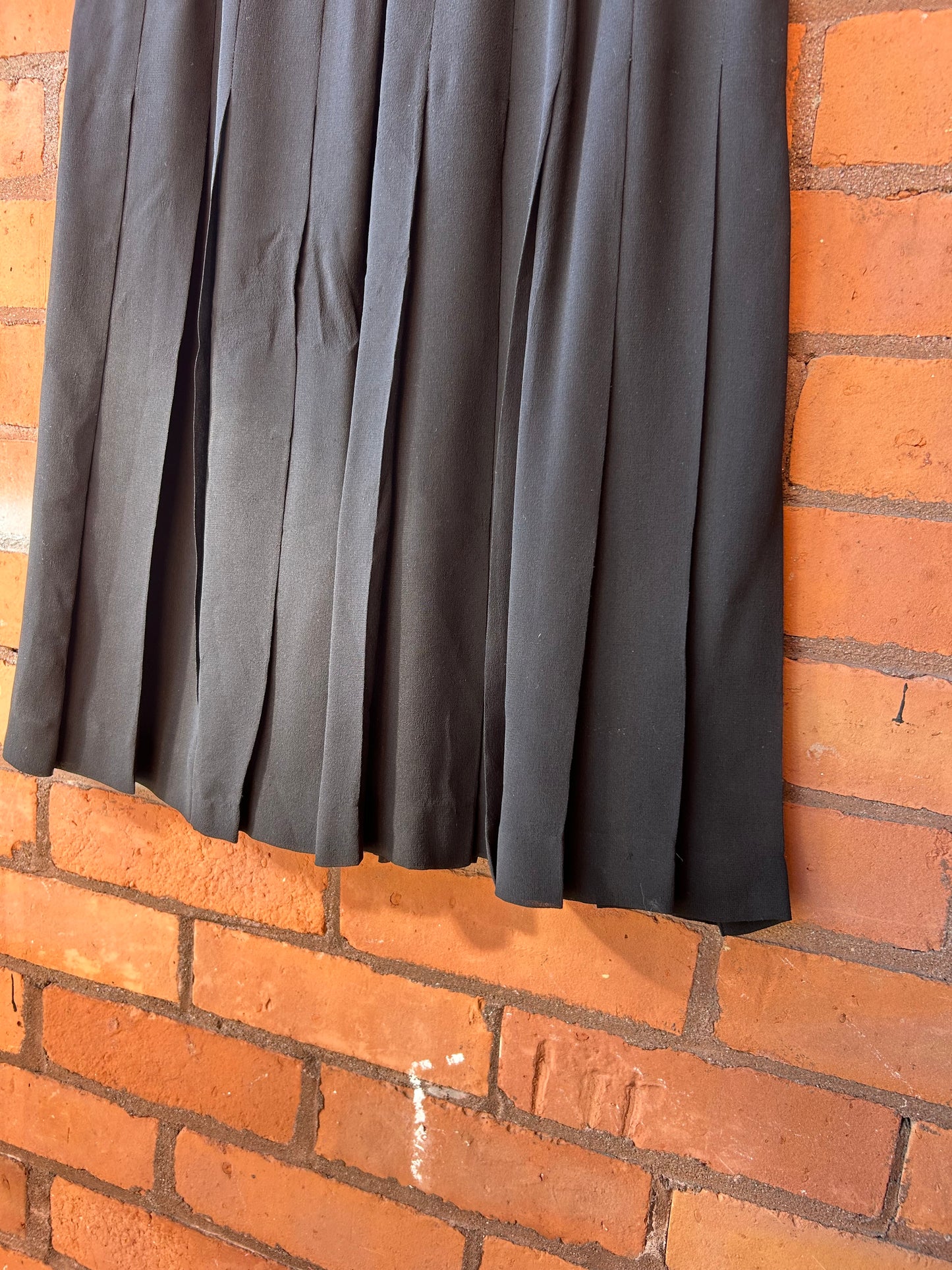 90’s Vintags Black Silk Pleated Midi Skirt / 26 Waist
