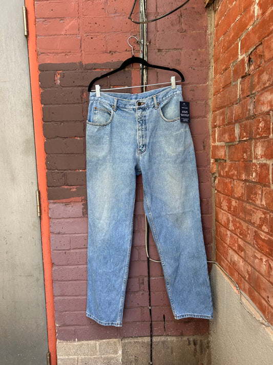 90's Vintage Light Wash Straight Leg Jeans / 32 Waist