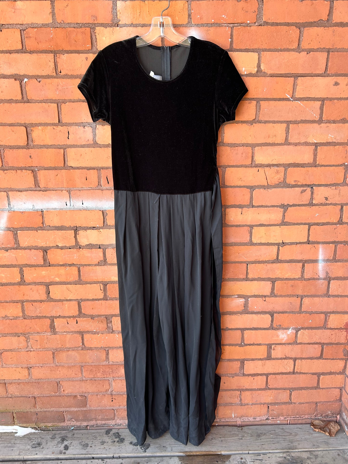 90’s Vintage Black Velvet Pleated Jumpsuit / Size 8-10