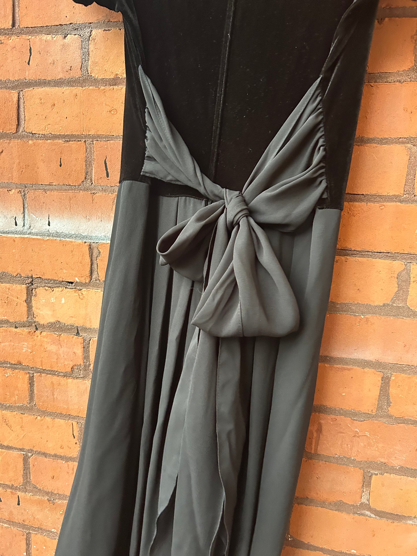90’s Vintage Black Velvet Bow Wide Leg Jumpsuit / Size 8-10