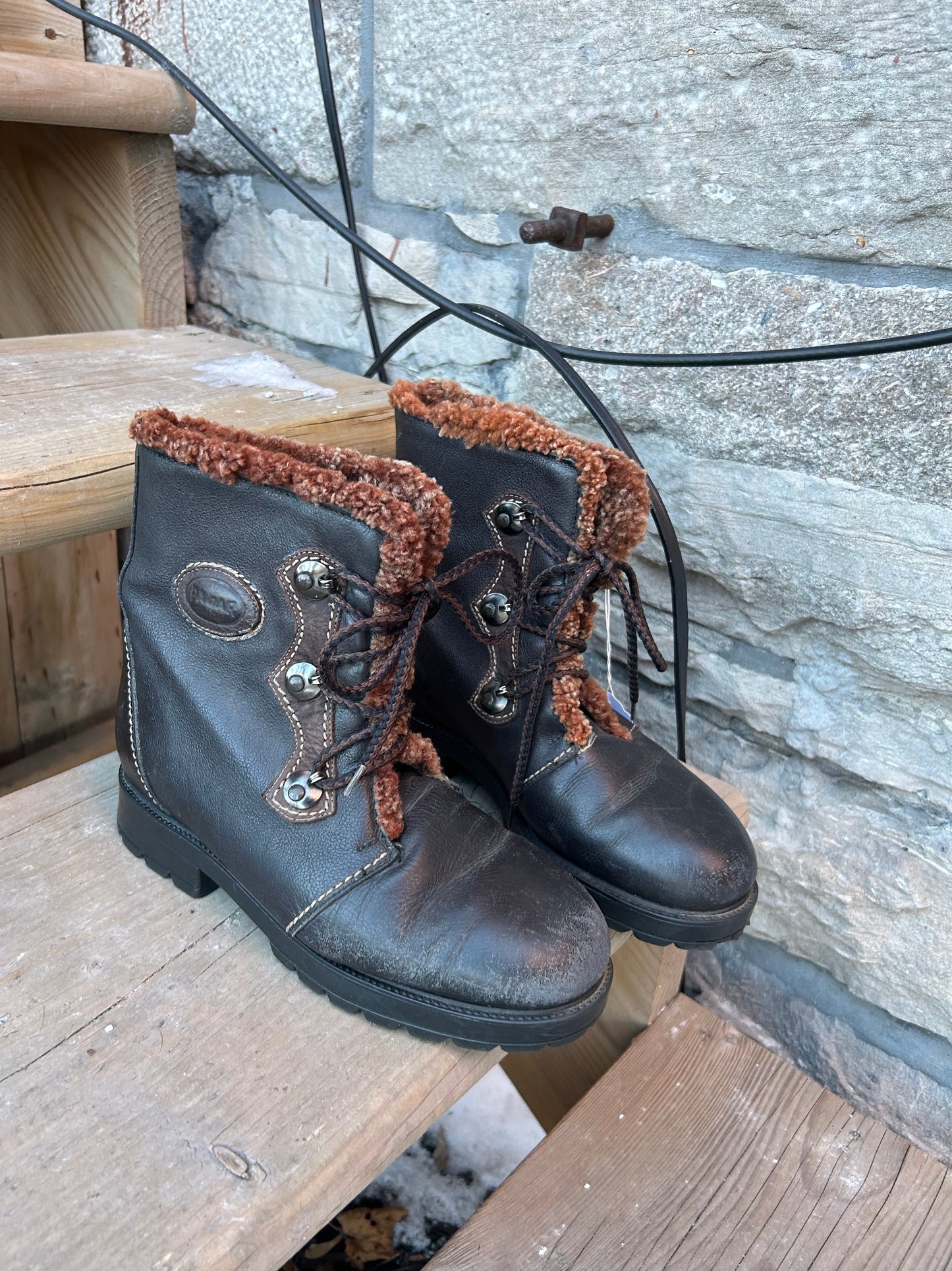 90’s Vintage Pajar Dark Brown Leather Sheepskin Lace Up Boots / Size 9
