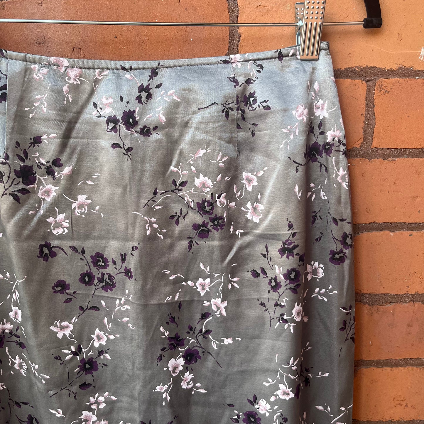 90’s Vintage Lavender Floral Sleek Satin Midi Skirt / 26 Waist