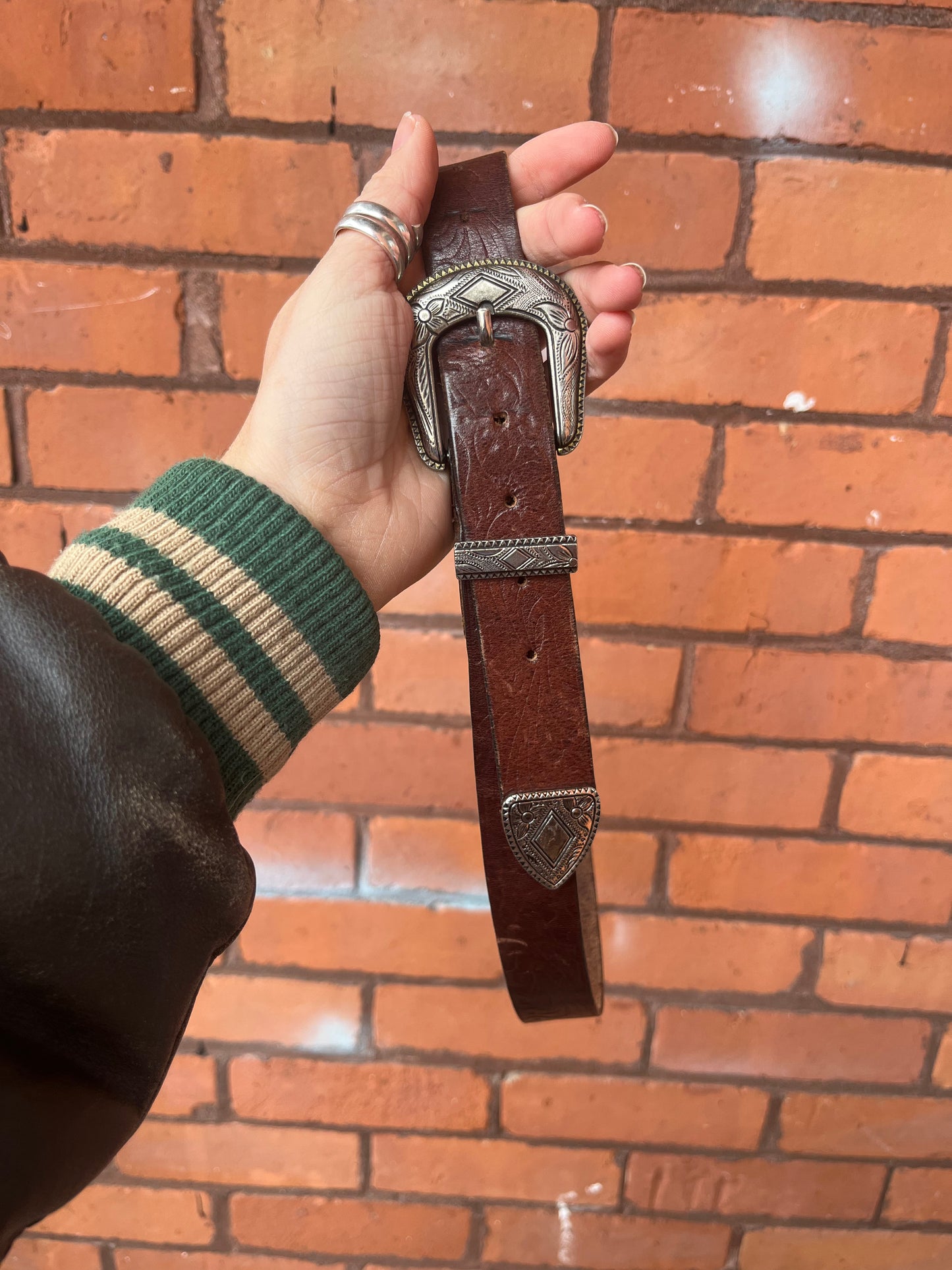 90’s Vintage Brown Leather Western Belt / 26 - 32 Waist