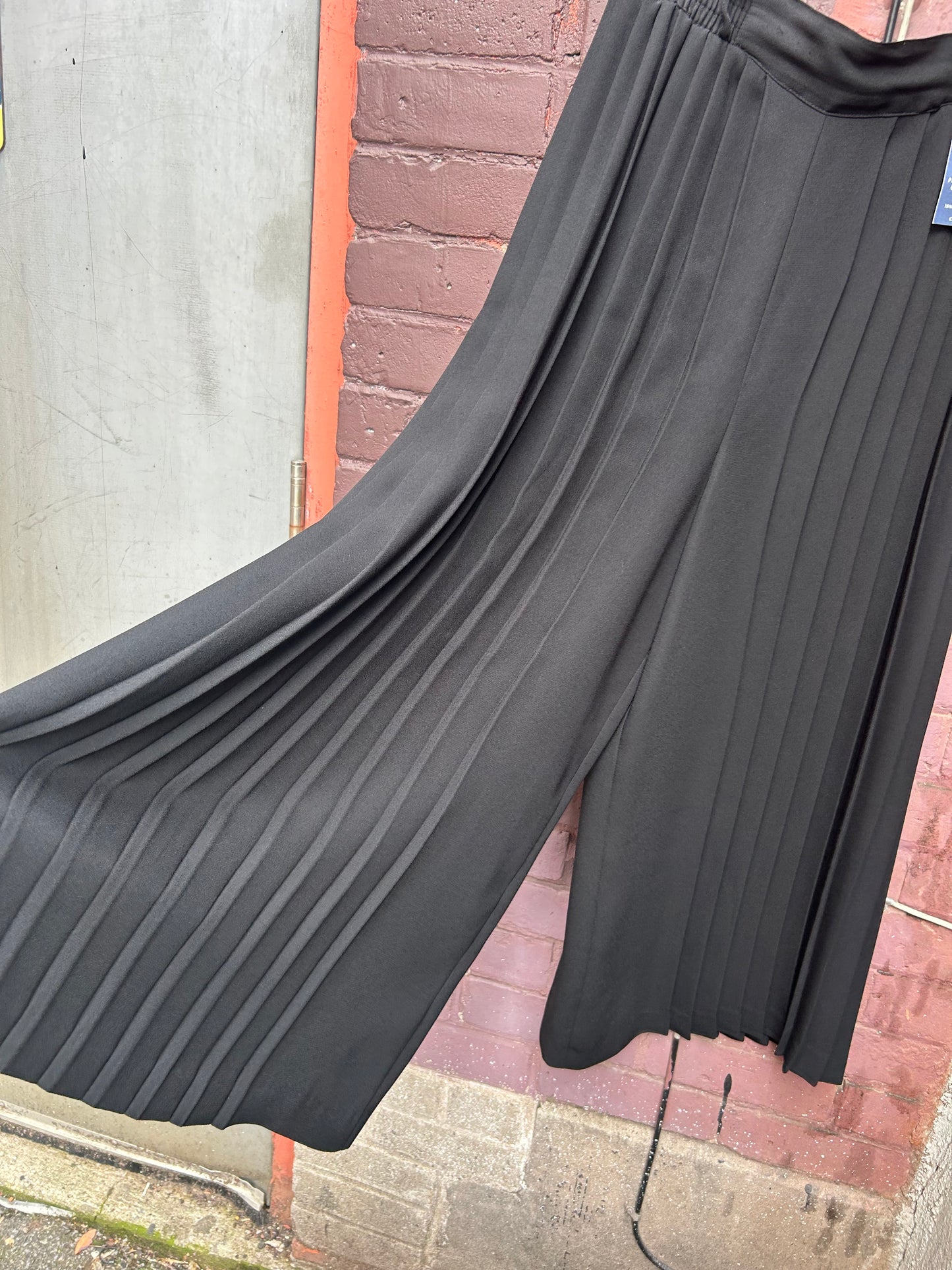 90's Vintage Black Pleated Palazzo Pants / 30-34 Waist