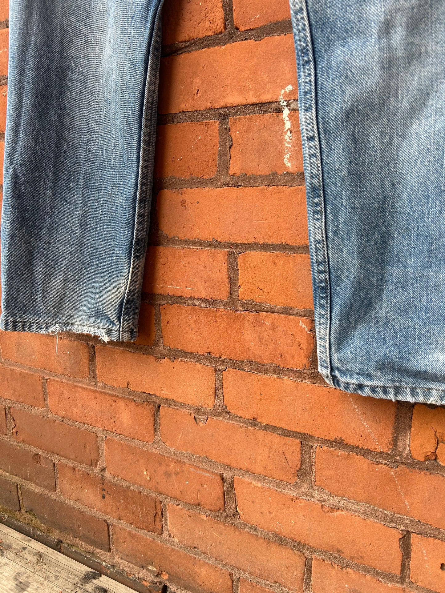 90's Vintage Distressed Light Wash Straight Leg Jeans / 32 Waist