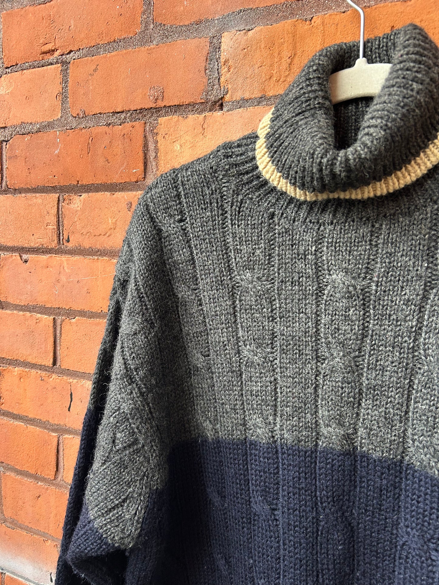90’s Vintage J Crew Navy & Grey Colour Block Wool Turtle Neck Sweater / Size XL