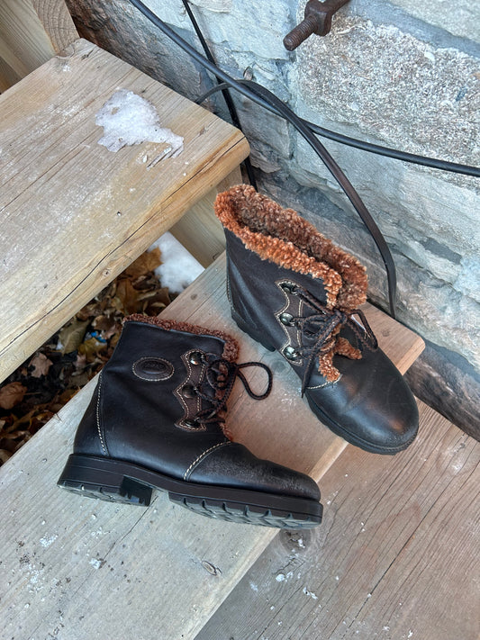 90’s Vintage Pajar Dark Brown Leather Sheepskin Lace Up Boots / Size 9
