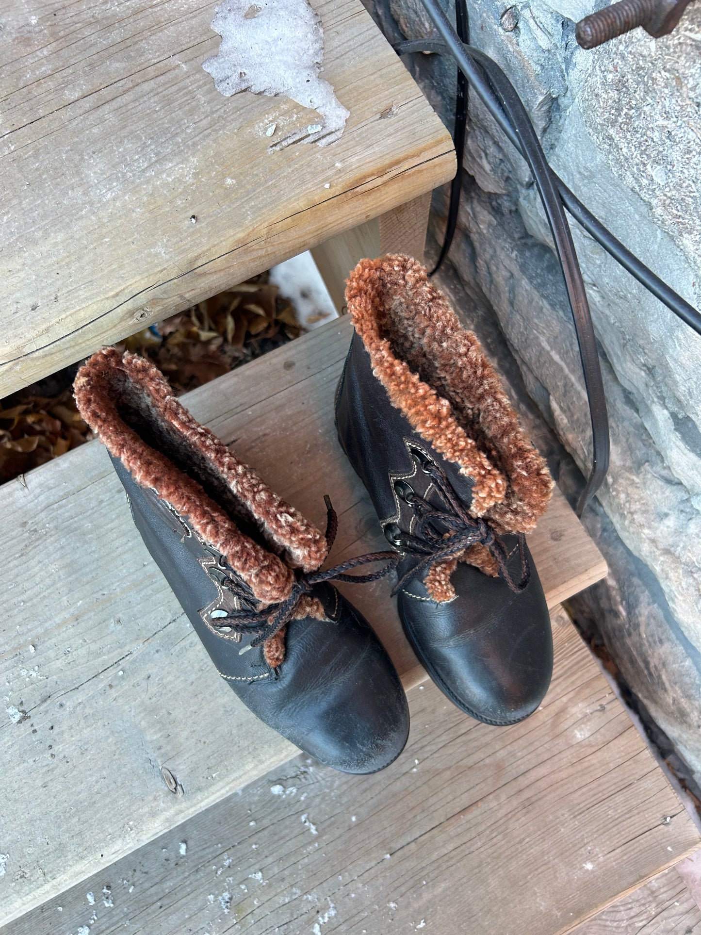 90’s Vintage Pajar Dark Brown Leather Sheepskin Lace Up Boots / Size 9