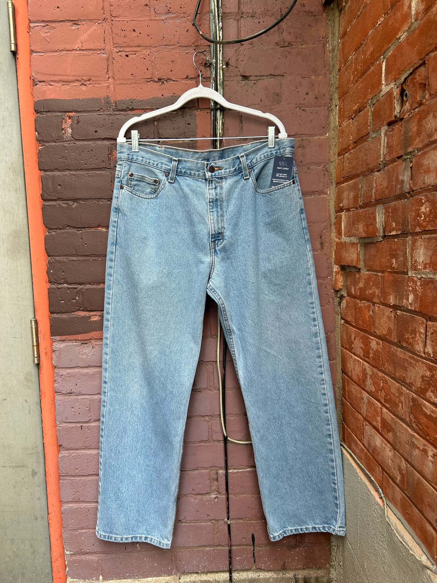 90’s Vintage Classic Light Wash Straight Leg Jeans / 38 Waist