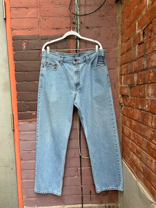 90’s Vintage Classic Light Wash Straight Leg Jeans / 38 Waist