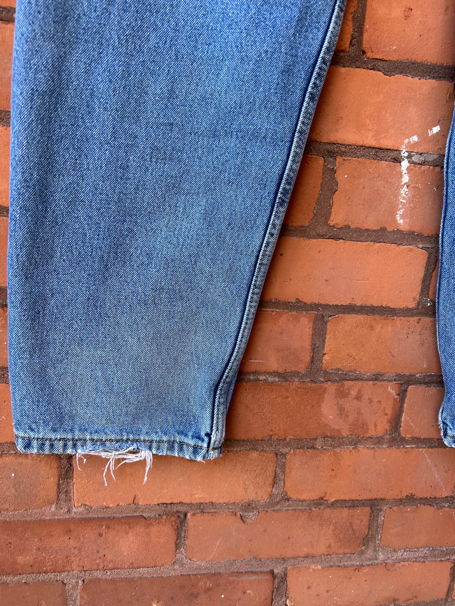 90’s Vintage Levi’s Faded Blue Distressed Jeans / 32 Waist