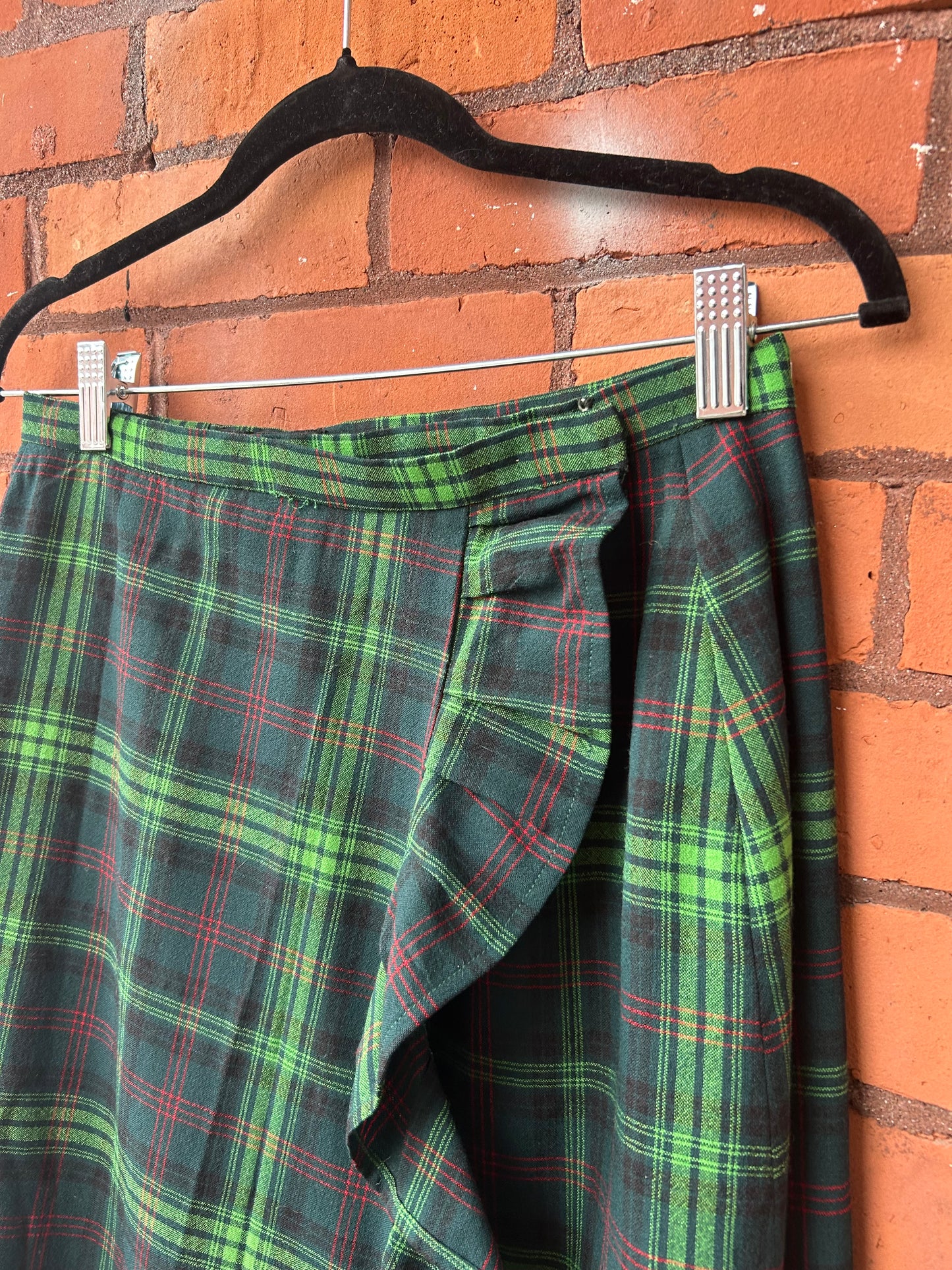 80’s Vintage Green Tartan Wool Ruffle Wrap Skirt / 28 Waist