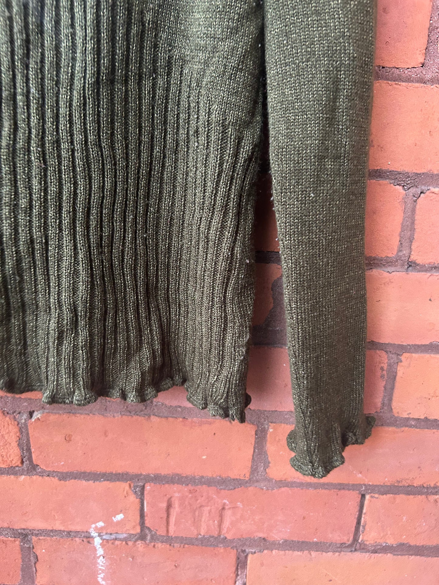 90’s Vintage Green Heart Pendant Fitted Sweater / Size M