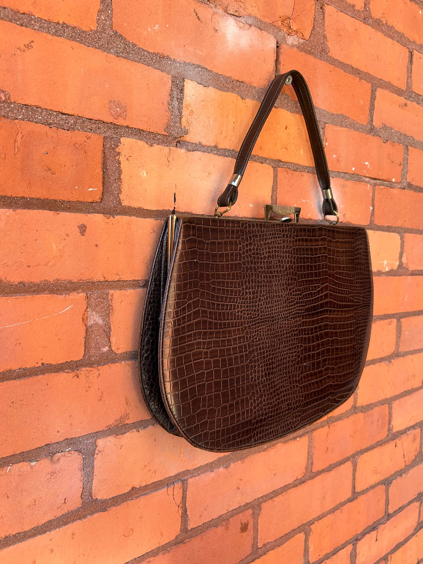 80’s Vintage Brown Leather Clamshell Purse