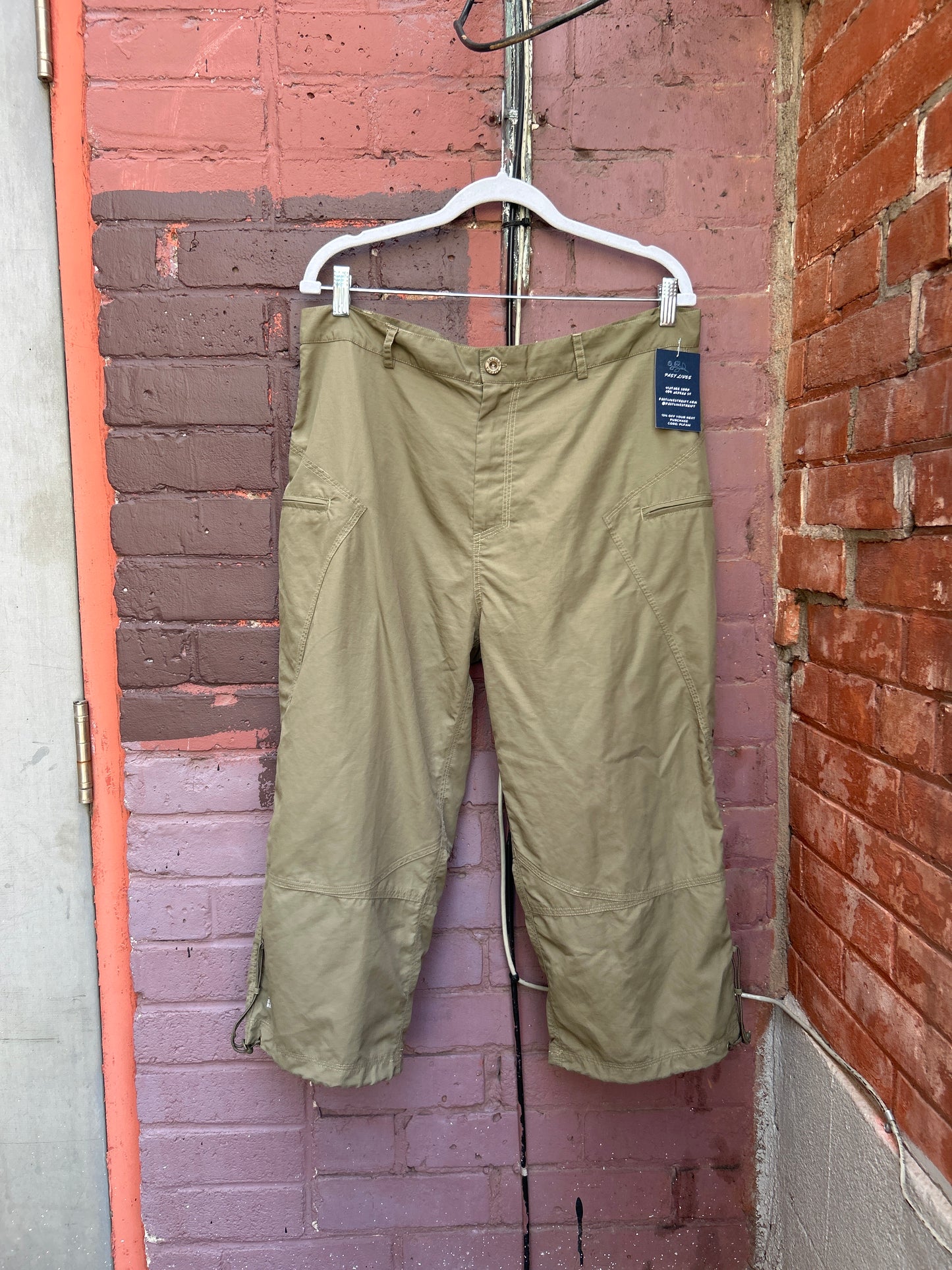 Y2K Vintage Green Nylon Sporty Cargo Carpis / 38 Waist