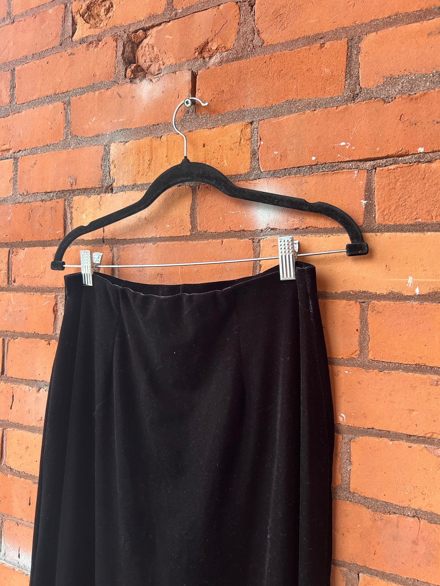 90’s Vintage Black Velvet Skirt / 30-34 Waist