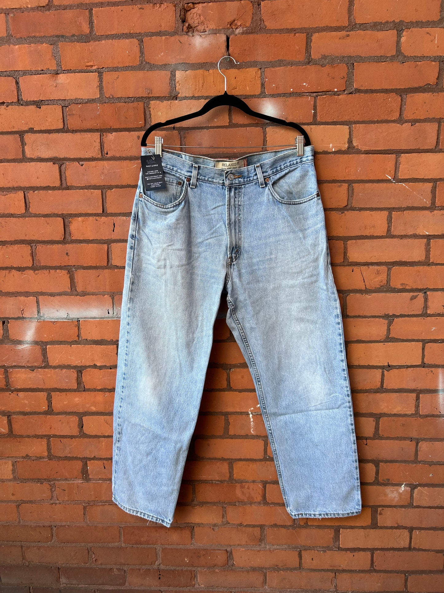 Y2K Vintage Levi’s 550 Light Wash Jeans / 36 Waist