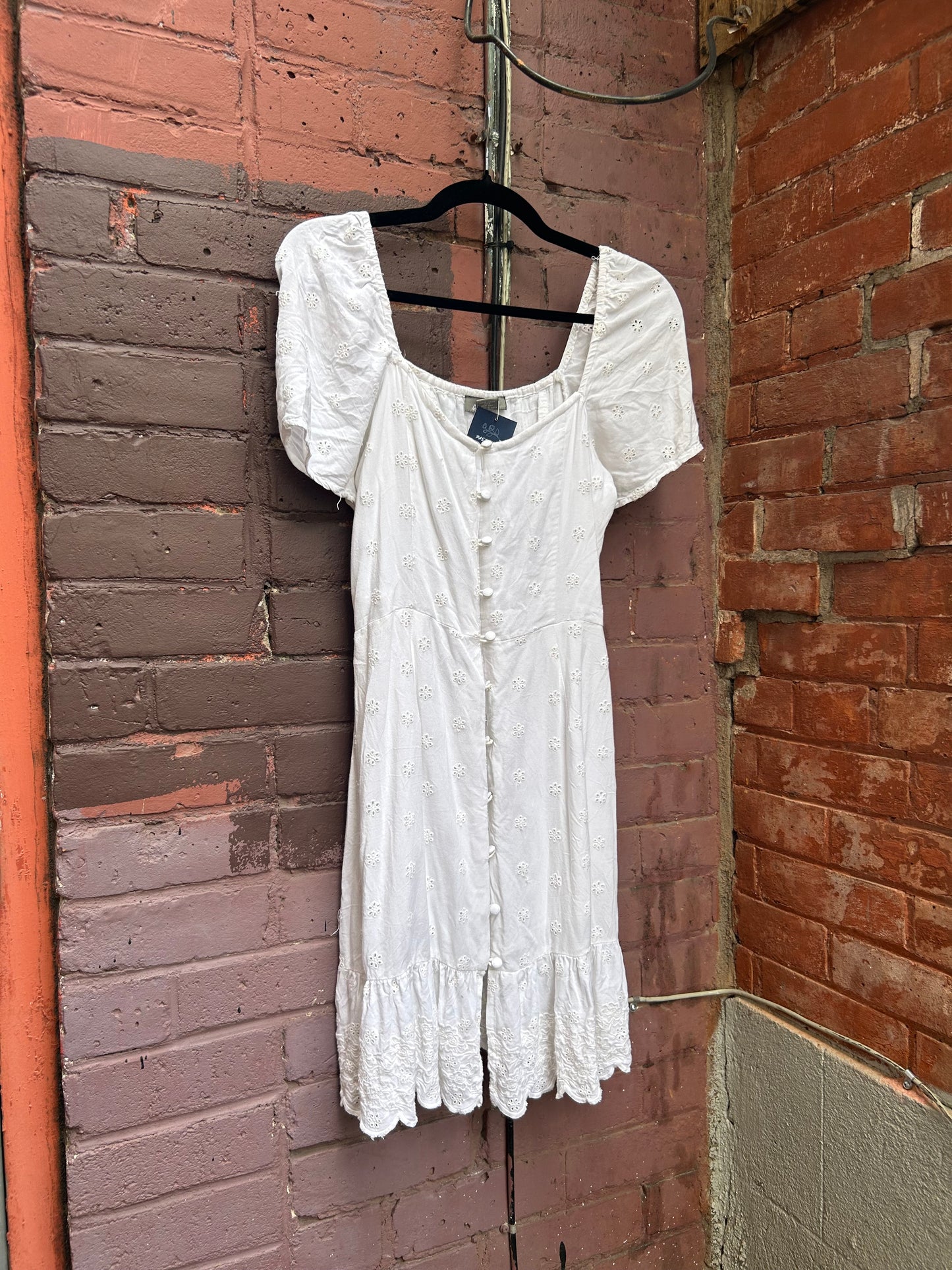 Y2K Vintage White Cotton Eyelet Button Down Dress / Size M