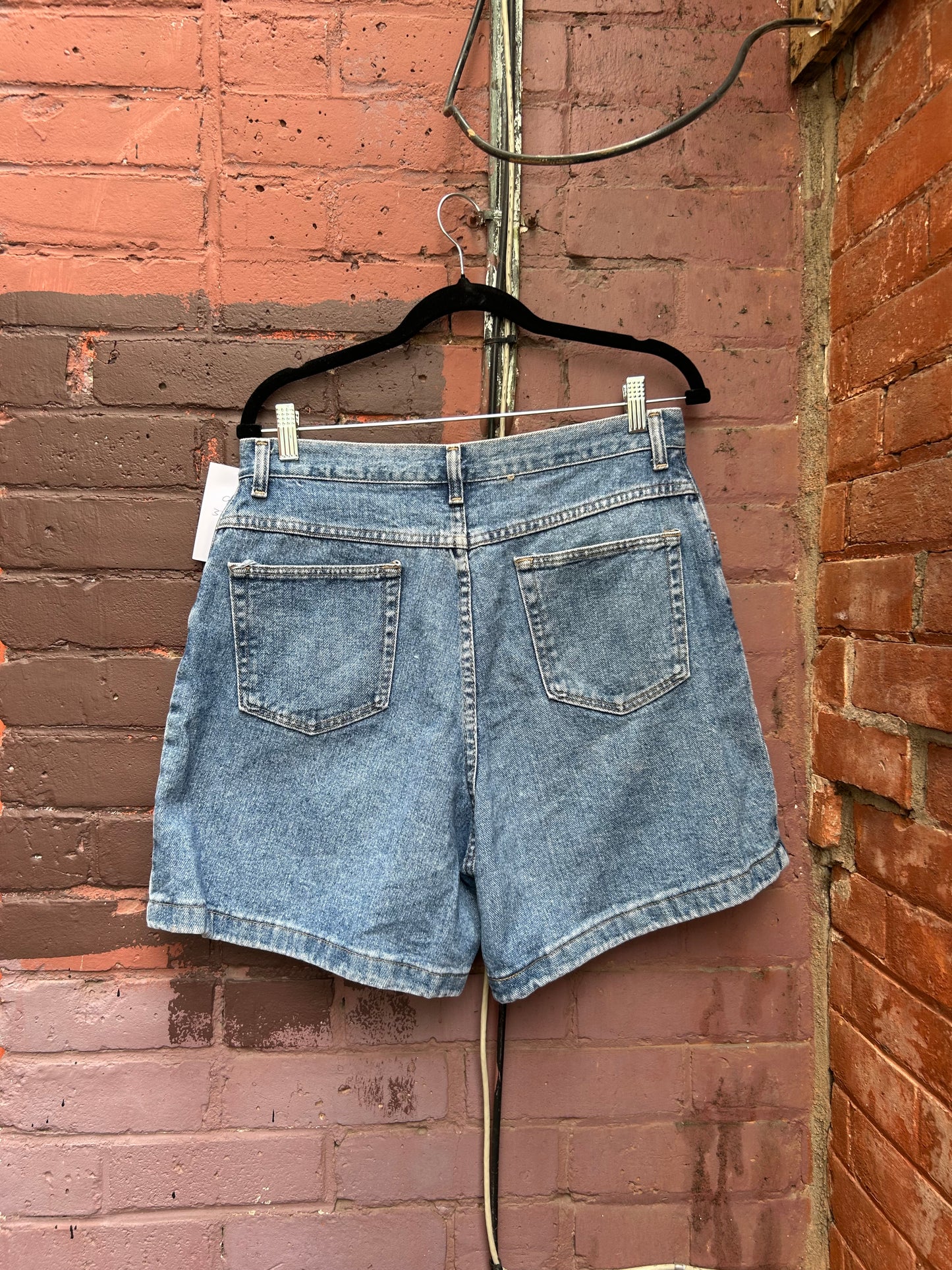 90’s Vintage Wrangler Classic Denim Shorts / 32 Waist