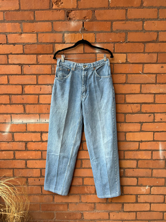 90’s Vintage Classic Light Wash Straight Leg Jeans / 30 Waist