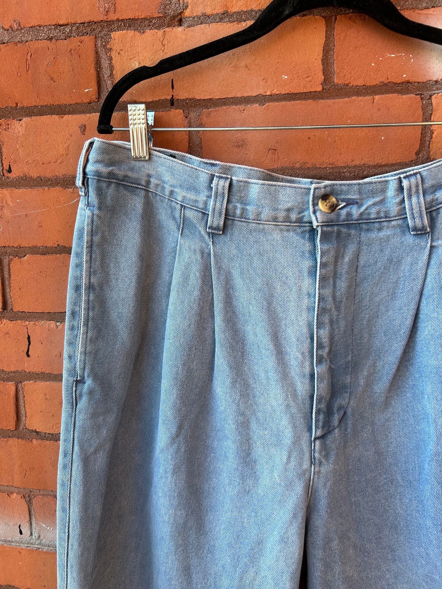 90’s Vintage Light Wash Pleated Jeans / 38 Waist