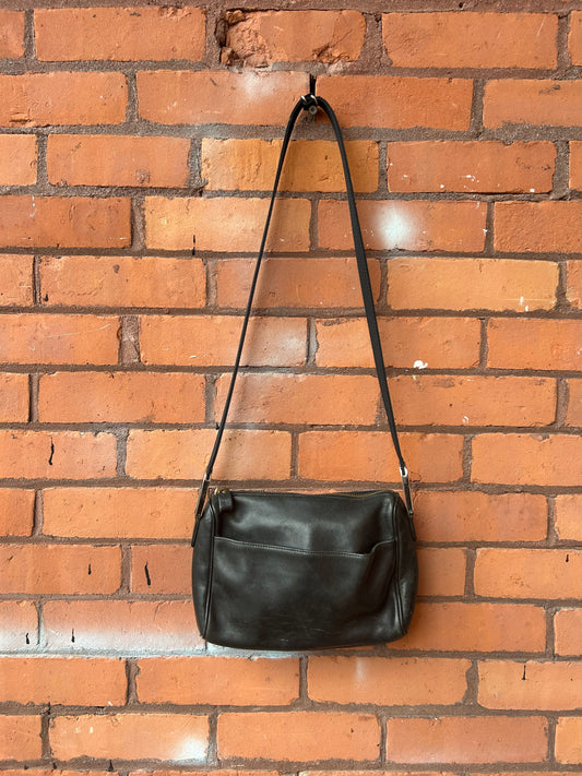 90’s Vintage Black Leather Crossbody Everyday Purse