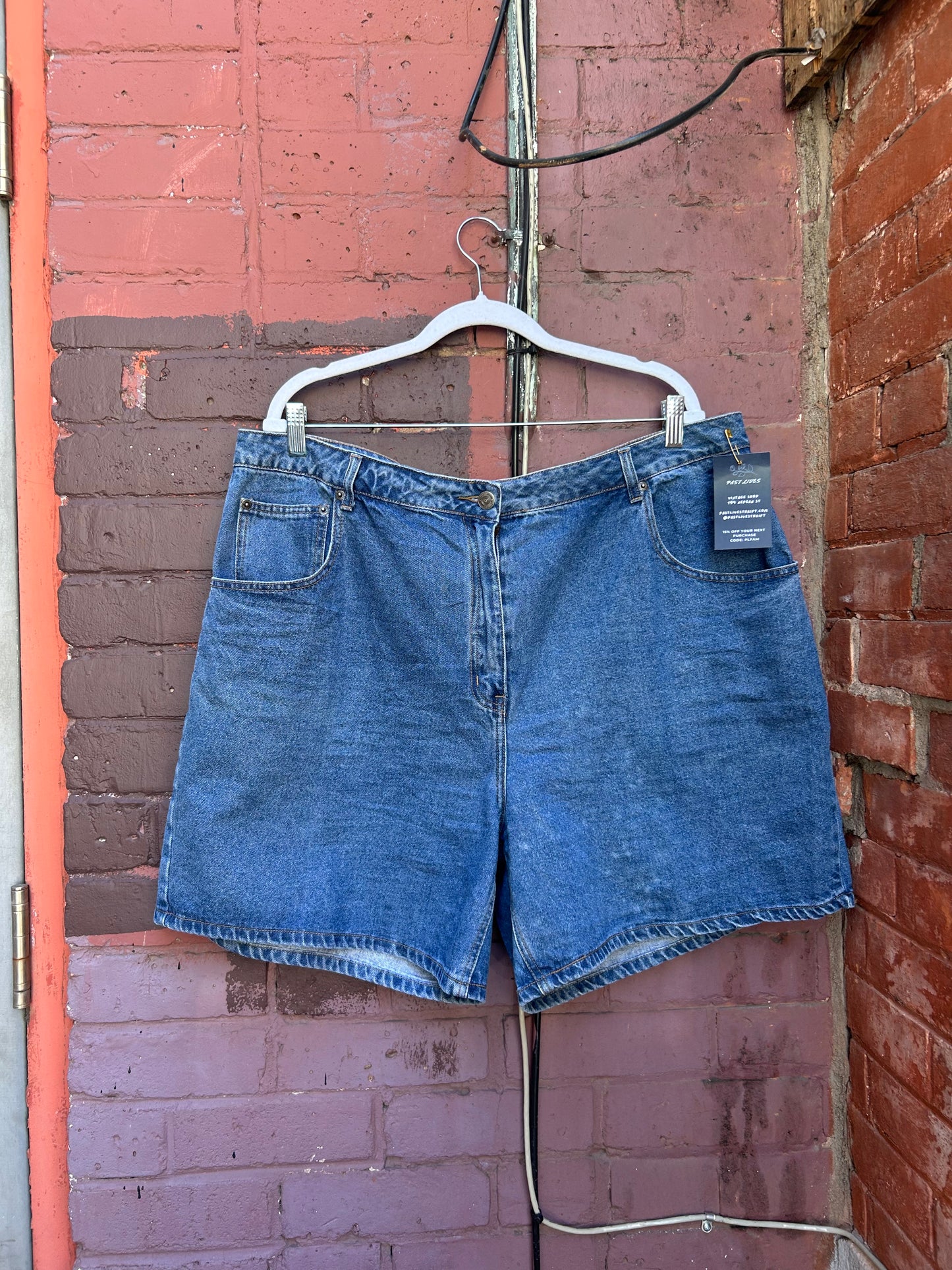 90’s Vintage Classic Denim Mid Length Jorts / 42 Waist