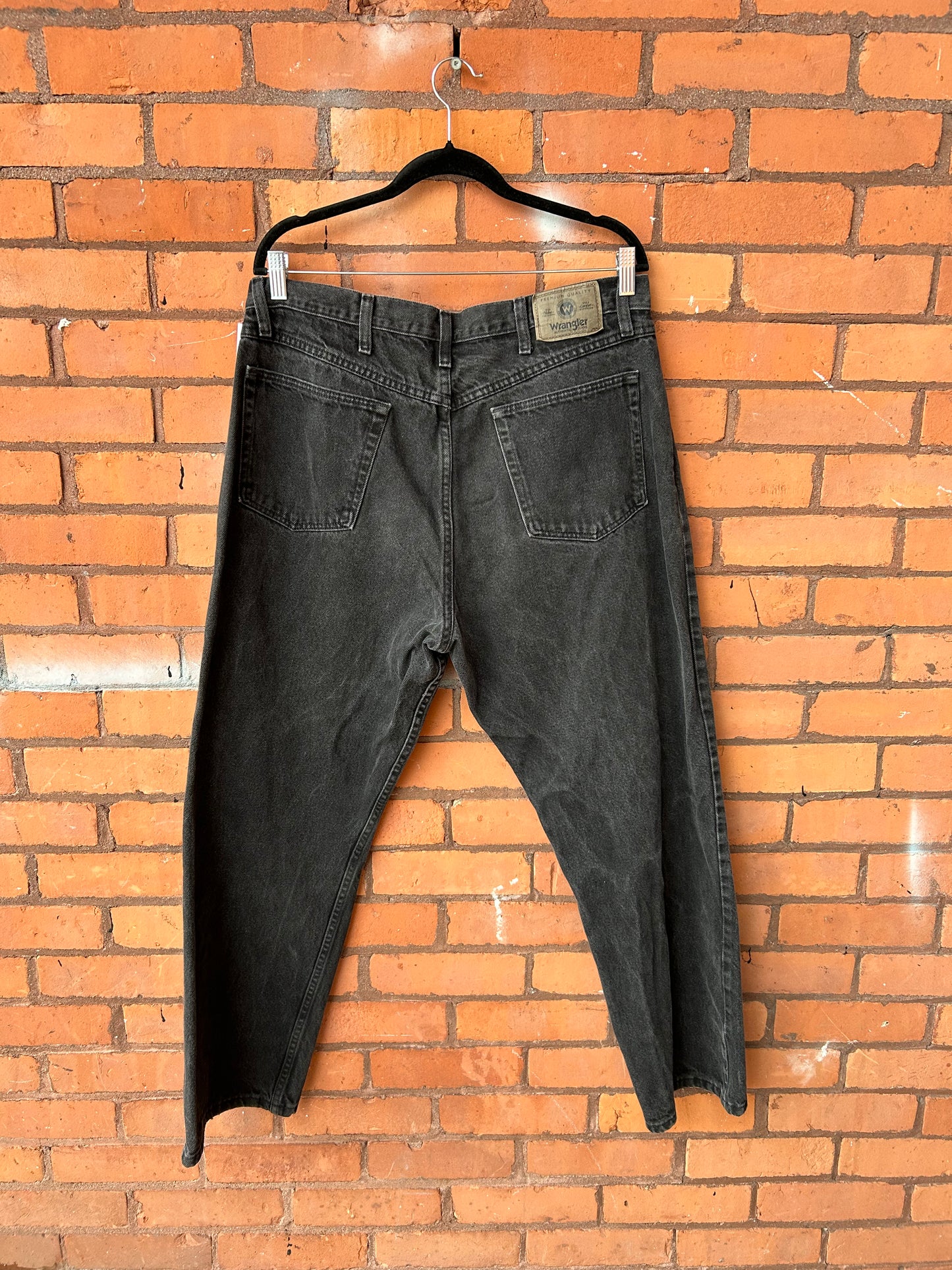 90’s Vintage Wrangler Black Straight Leg Jeans / 38 Waist