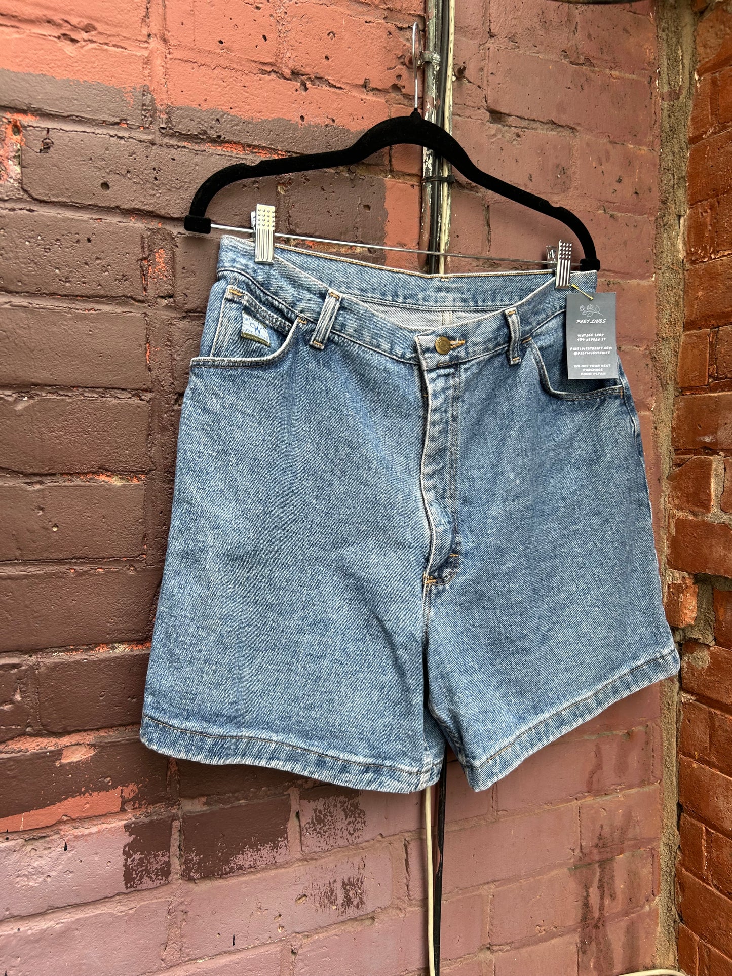 90’s Vintage Wrangler Classic Denim Shorts / 32 Waist