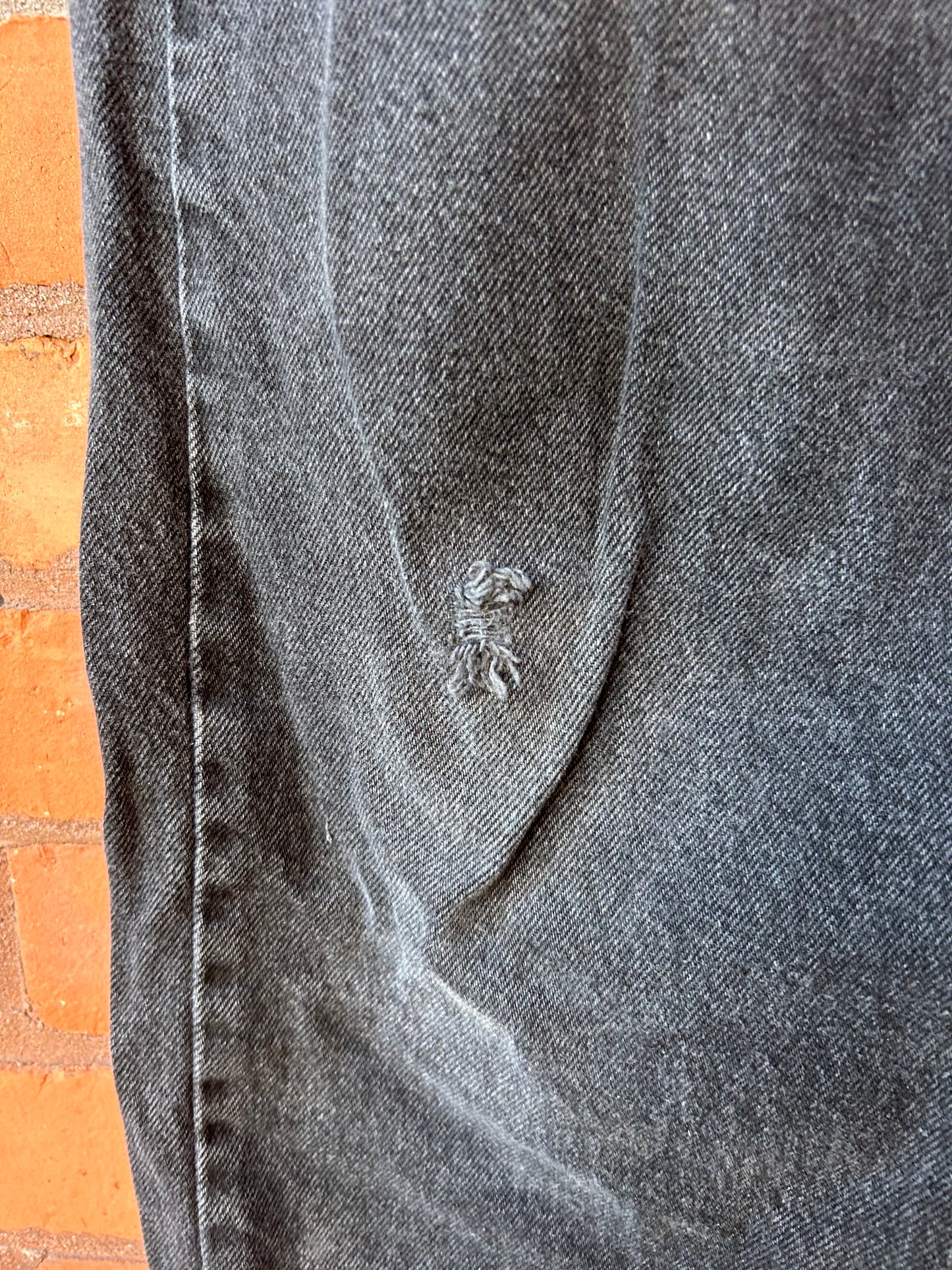 Y2K Vintage Levi’s 550 Distressed Black Baggy Jeans / 36 Waist