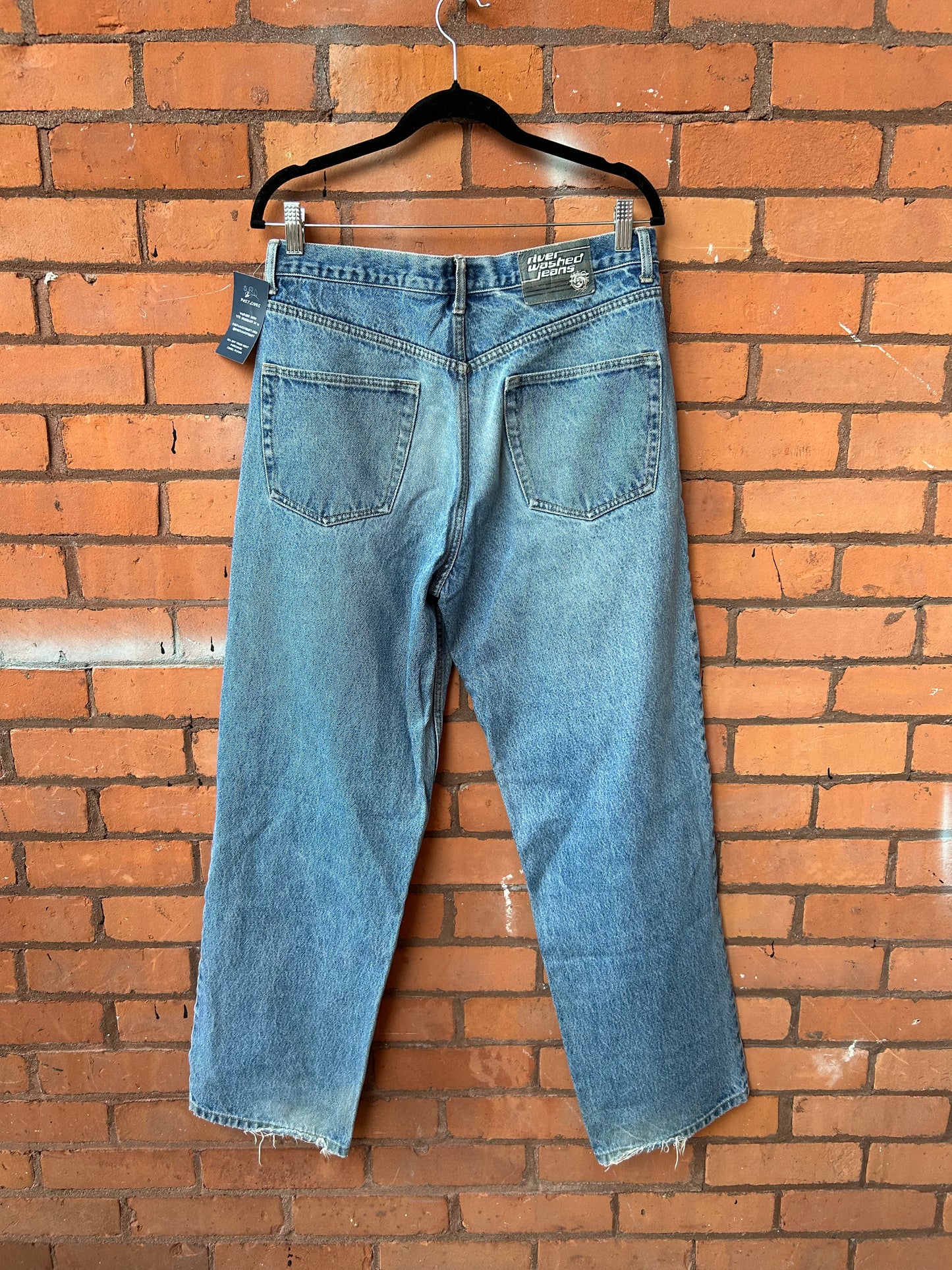 90’s Vintage Medium Wash Straight Leg Jeans / 32 Waist