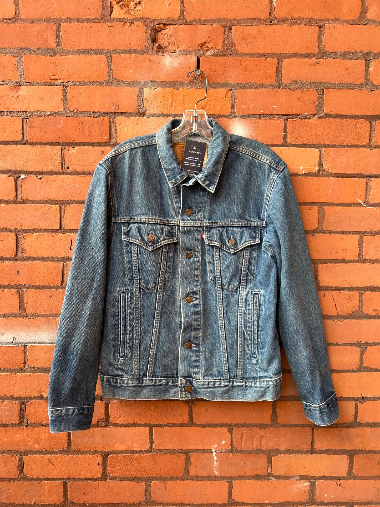 90’s Vintage Levi’s Faded Blue Denim Trucker Jacket / Size M