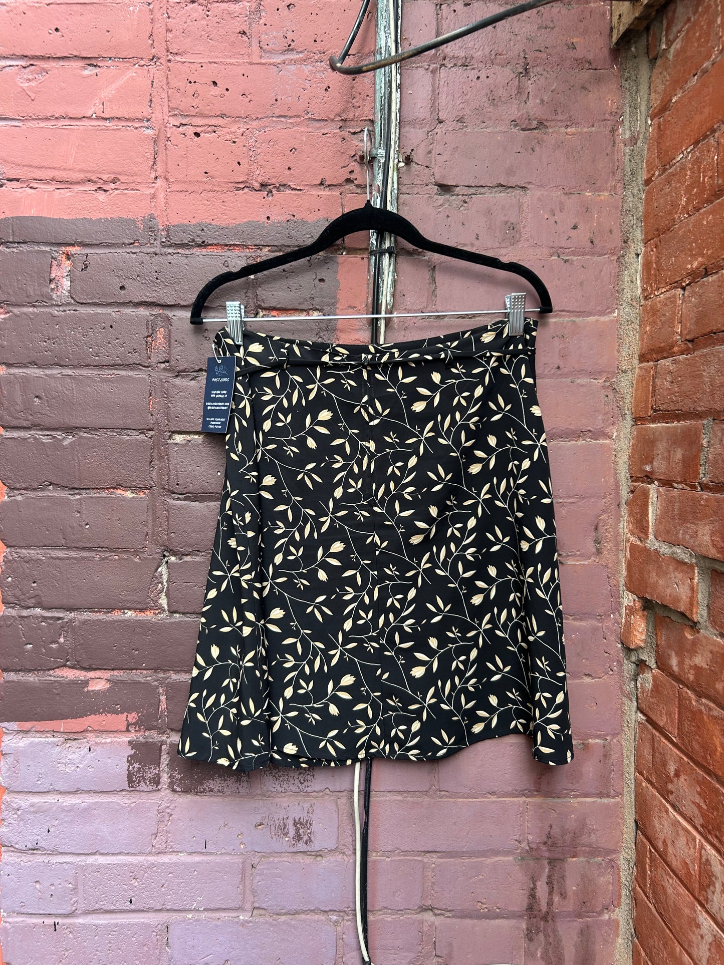 90's Vintage Beige & Black Tie Skirt / 32 Waist