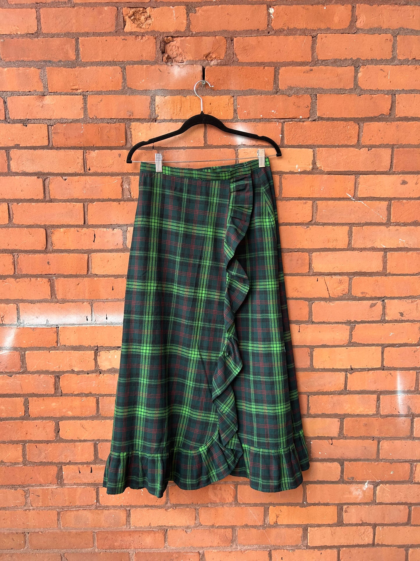 80’s Vintage Green Tartan Wool Ruffle Wrap Skirt / 28 Waist