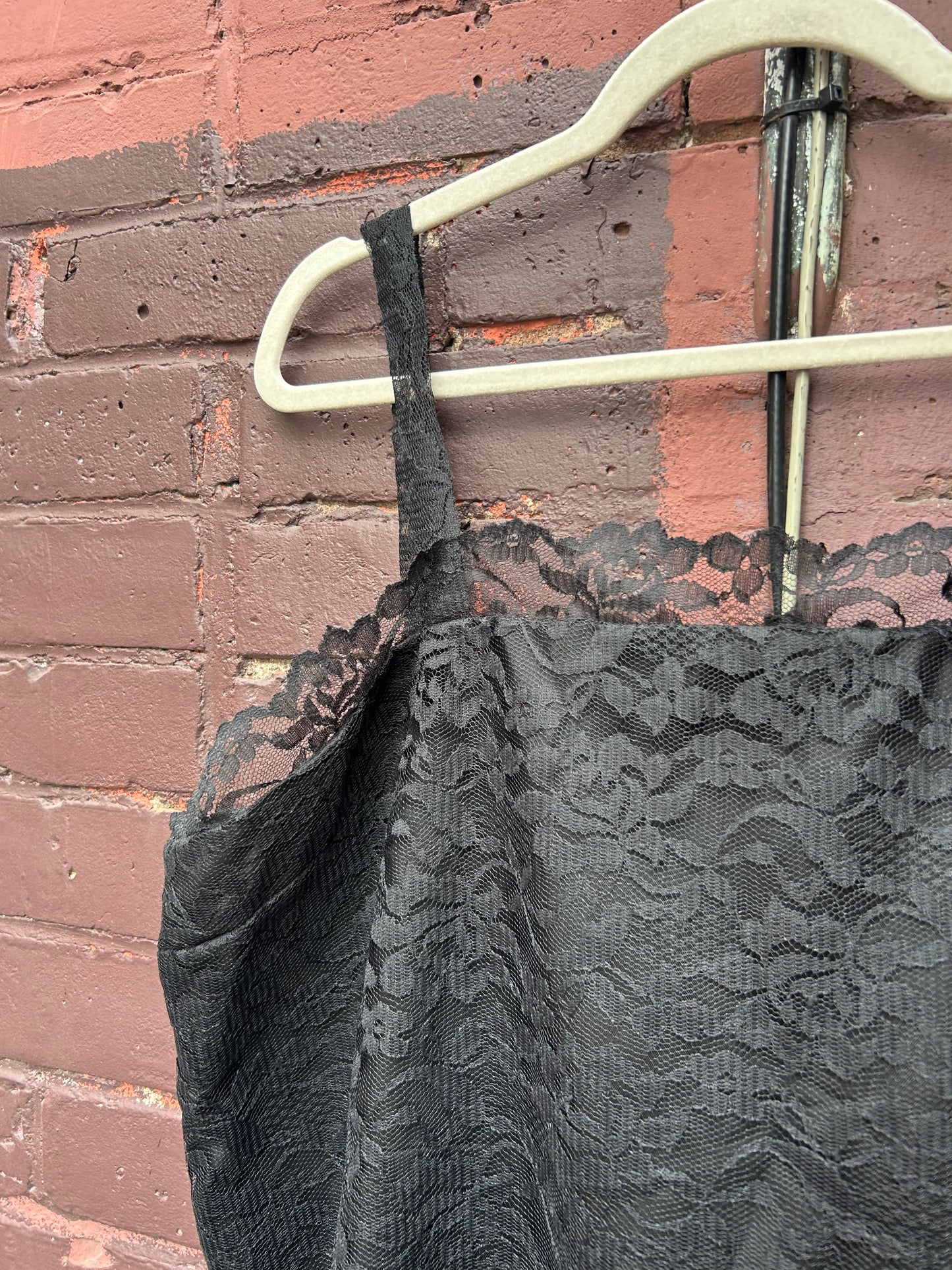 90’s Vintage Black Lace Cropped Tank Top / Size XXL